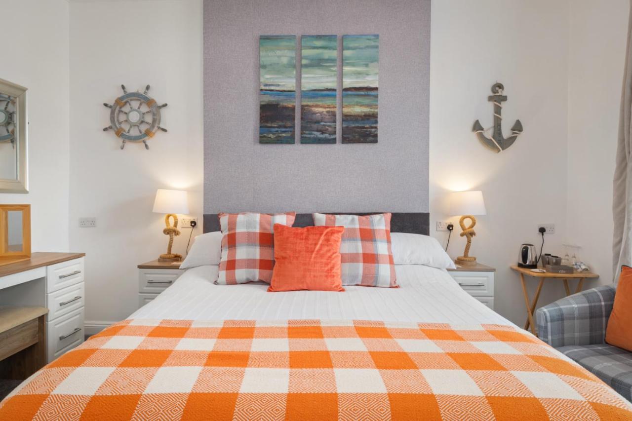 Coach Guest House Тенби Екстериор снимка