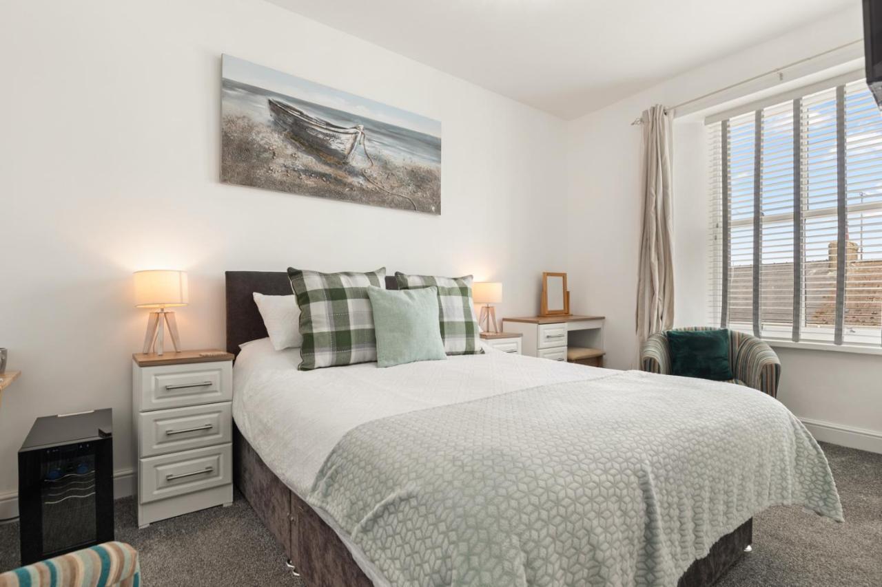 Coach Guest House Тенби Екстериор снимка