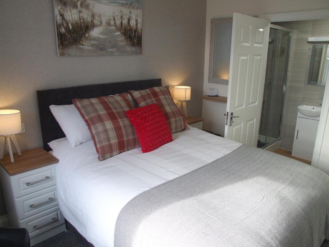 Coach Guest House Тенби Екстериор снимка