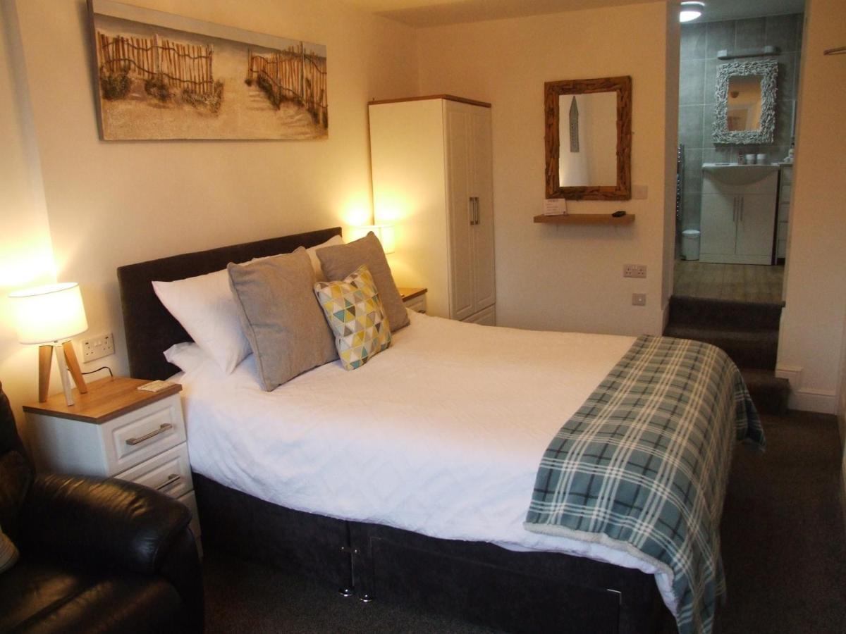 Coach Guest House Тенби Екстериор снимка