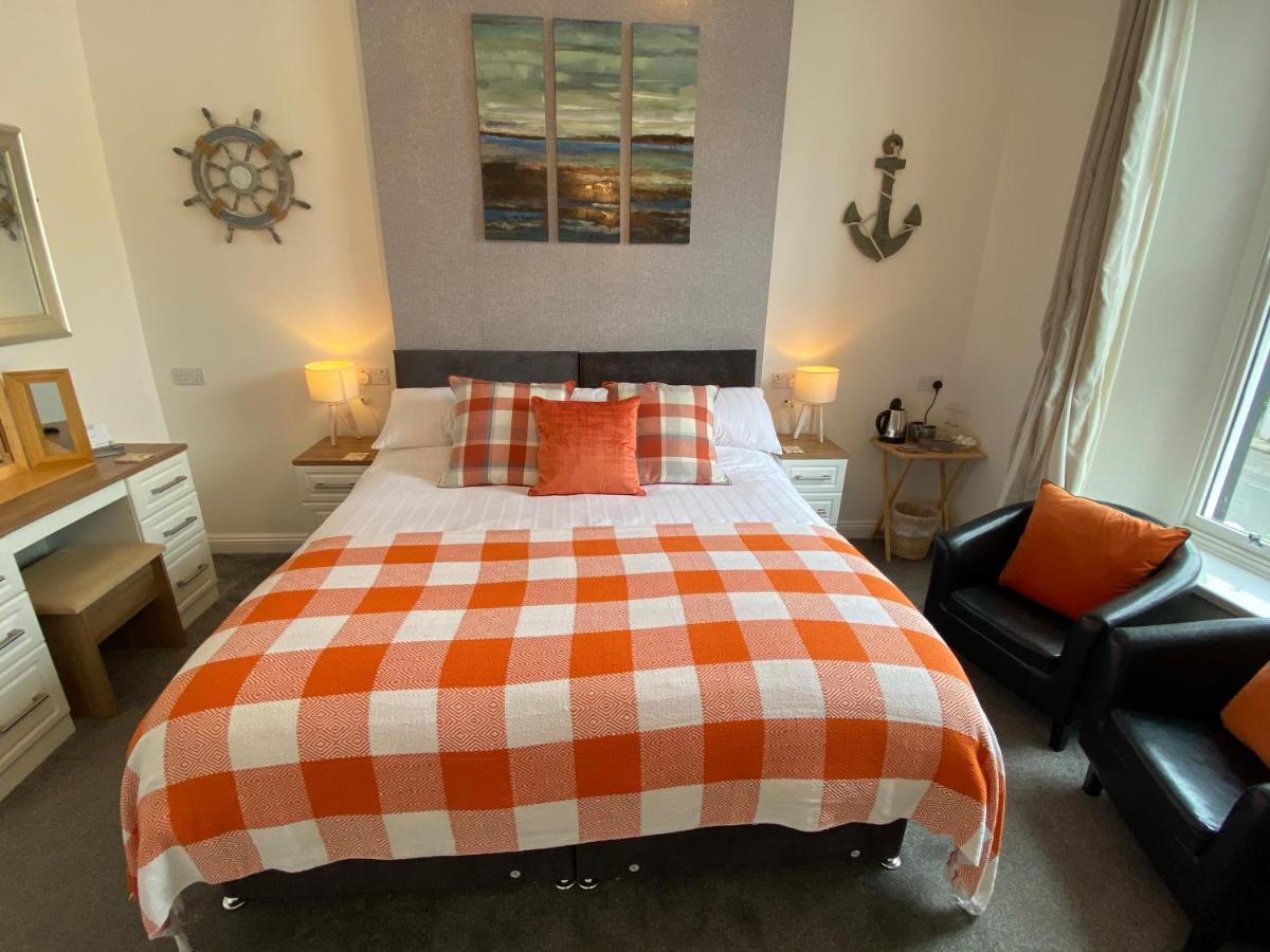 Coach Guest House Тенби Екстериор снимка