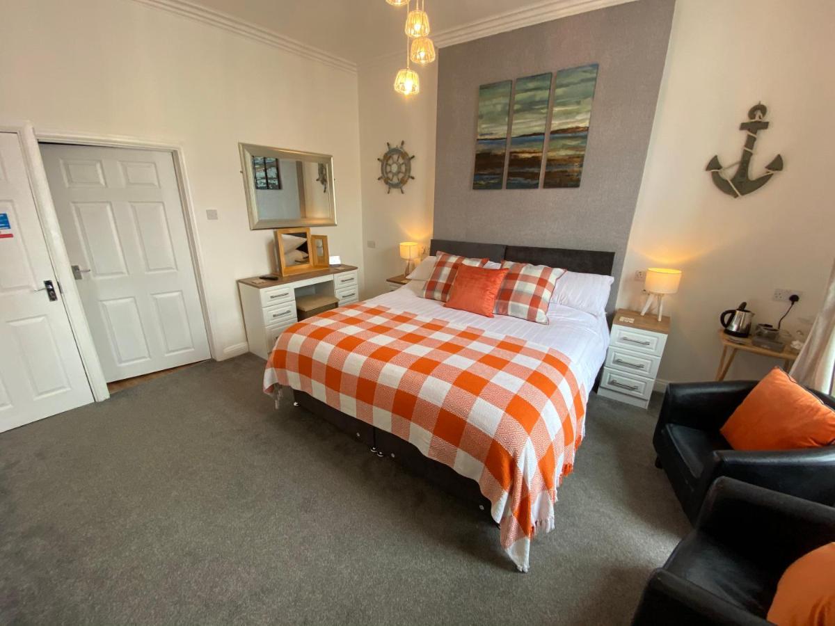 Coach Guest House Тенби Екстериор снимка