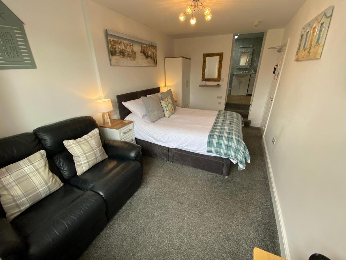 Coach Guest House Тенби Екстериор снимка