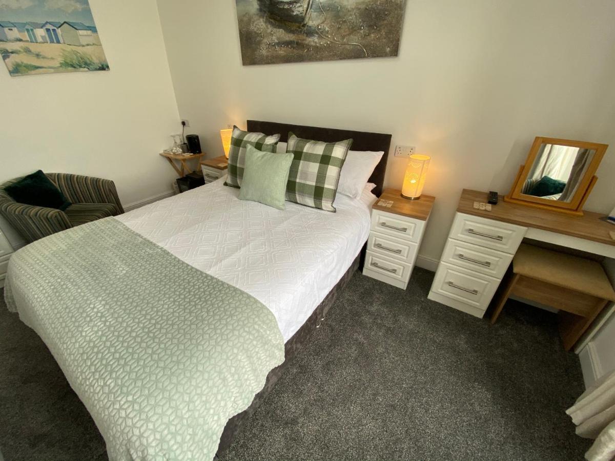 Coach Guest House Тенби Екстериор снимка